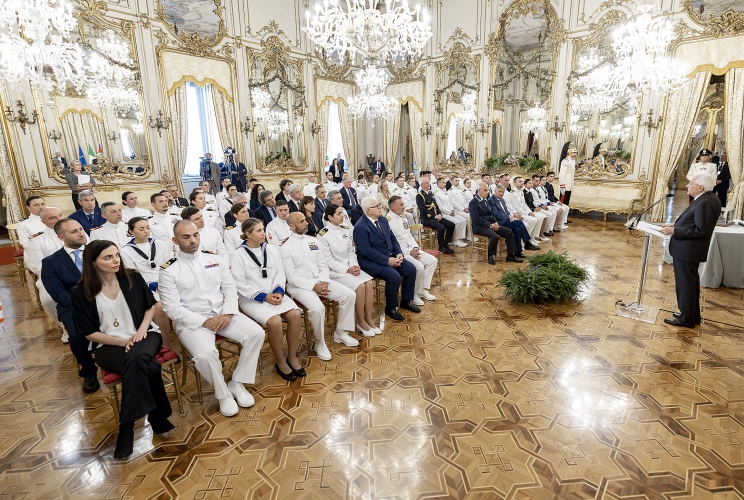 Il Presidente Sergio Mattarella in occasione dell'incontro con una rappresentanza della Marina Militare, nella ricorrenza della Giornata della Marina militare