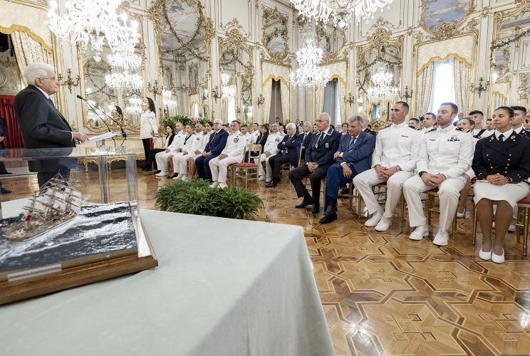 Il Presidente Sergio Mattarella in occasione dell'incontro con una rappresentanza della Marina Militare, nella ricorrenza della Giornata della Marina militare