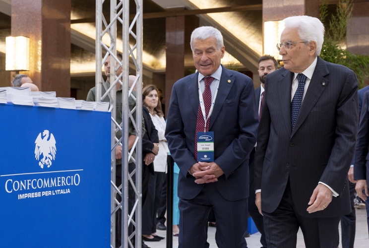 Il Presidente Sergio Mattarella con Carlo Sangalli, Presidente di Confcommercio, al termine dell'Assemblea generale di Confcommercio