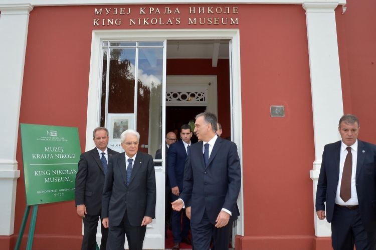 Il Presidente Sergio Mattarella all'uscita del Museo del Re Nikola