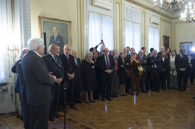Il Presidente Sergio Mattarella nel corso della visita alla sede milanese del Touring Club Italiano