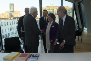Il Presidente Sergio Mattarella saluta Inge Feltrinelli 