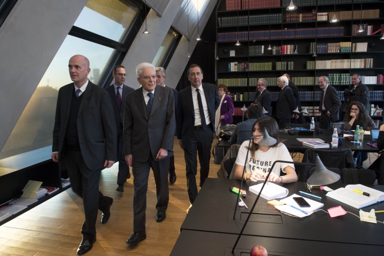 Il Presidente Sergio Mattarella nel corso della visita alla Fondazione Giangiacomo Feltrinelli 