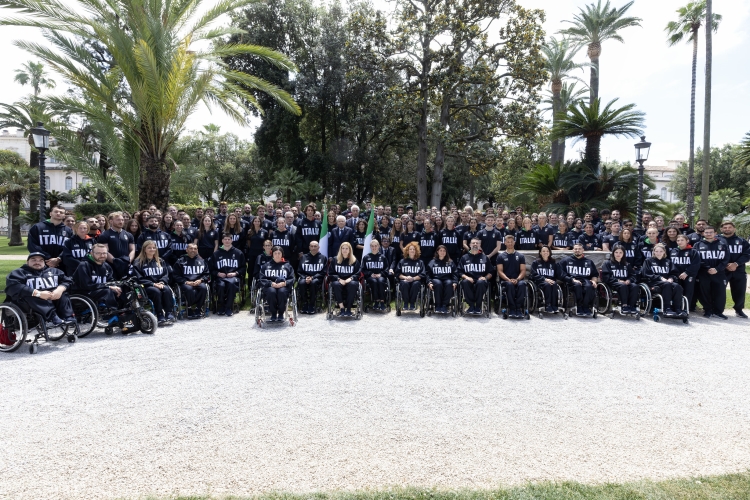 Il Presidente della Repubblica Sergio Mattarella con gli atleti italiani in partenza per i Giochi Olimpici e Paralimpici di Parigi 2024 
