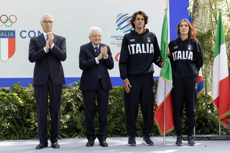 Il Presidente della Repubblica Sergio Mattarella in occasione della cerimonia di consegna della bandiera agli atleti italiani in partenza per i Giochi Olimpici e Paralimpici di Parigi 2024
