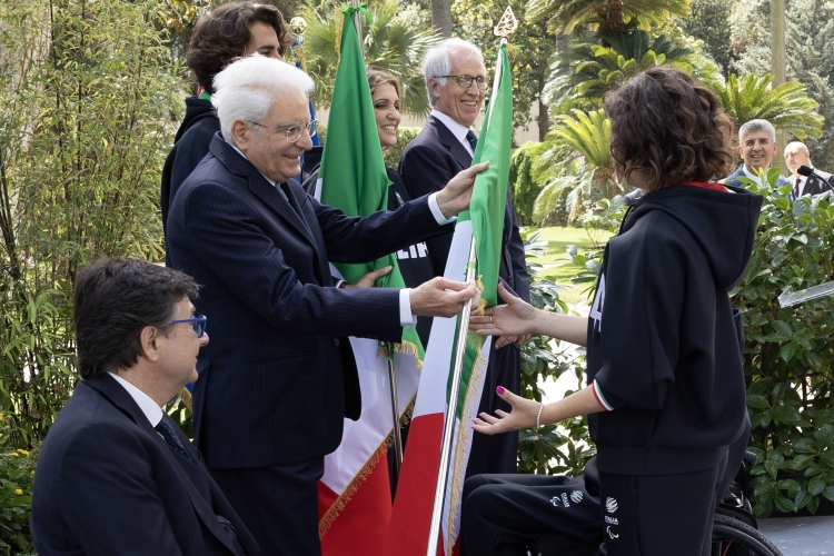 Il Presidente della Repubblica Sergio Mattarella in occasione della cerimonia di consegna della bandiera agli atleti italiani in partenza per i Giochi Olimpici e Paralimpici di Parigi 2024
