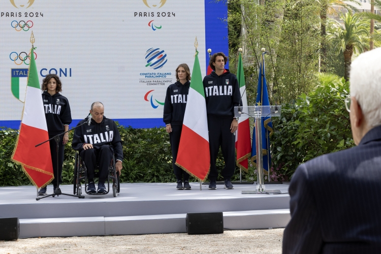 Il Presidente della Repubblica Sergio Mattarella in occasione della cerimonia di consegna della bandiera agli atleti italiani in partenza per i Giochi Olimpici e Paralimpici di Parigi 2024
