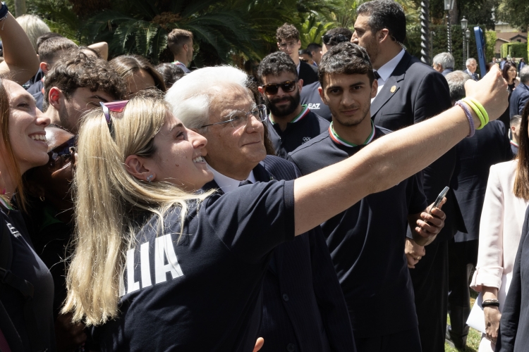 Il Presidente della Repubblica Sergio Mattarella con gli atleti italiani dei Giochi Olimpici e Paralimpici di Parigi 2024 

