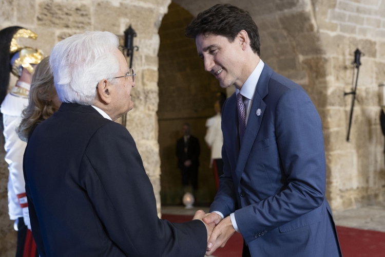 Il Presidente della Repubblica Sergio Mattarella  saluta il Primo Ministro Canadese Justin Trudeau