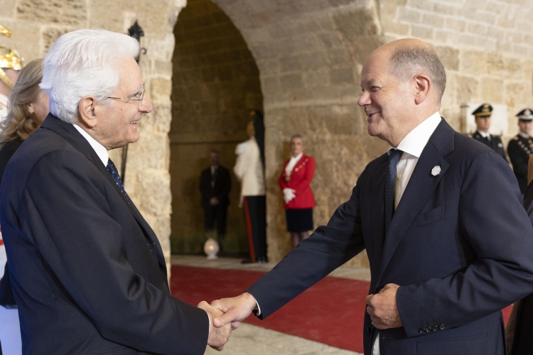 Il Presidente della Repubblica Sergio Mattarella  saluta il Cancelliere tedesco Olaf Scholz