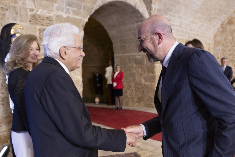 Il Presidente della Repubblica Sergio Mattarella  saluta il Presidente del Consiglio europeo Charles Michel