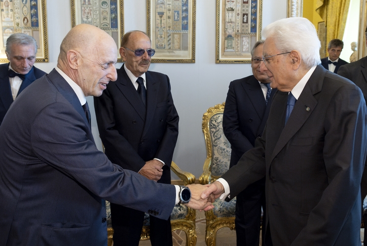 Il Presidente Sergio Mattarella saluta Alessandro Sallusti, direttore responsabile de il Giornale, in occasione del cinquantesimo anniversario della fondazione de "Il Giornale".