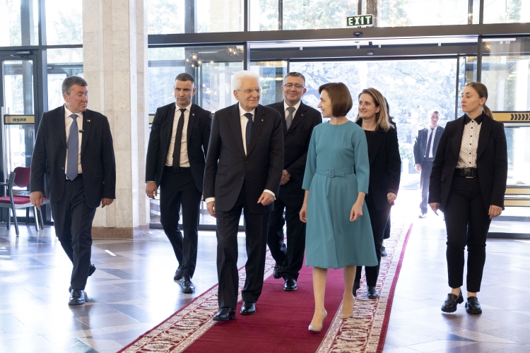 Il Presidente della Repubblica Sergio Mattarella a Palazzo della Repubblica di Chisinau,con Maia Sandu Presidente della Repubblica di Moldova,in occasione della visita Ufficiale 
