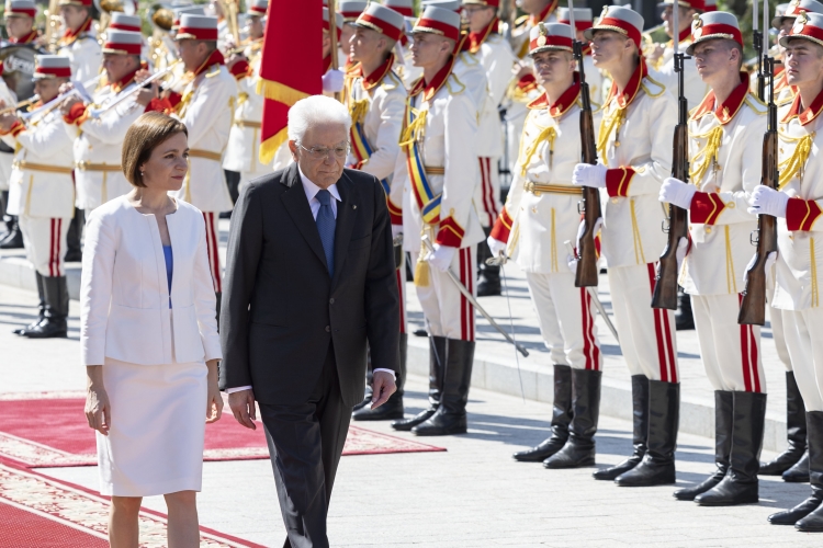 Il Presidente della Repubblica Sergio Mattarella a Palazzo Presidenziale accolto da Maia Sandu Presidente della Repubblica di Moldova, in occasione della visita Ufficiale nella Repubblica di Moldova
