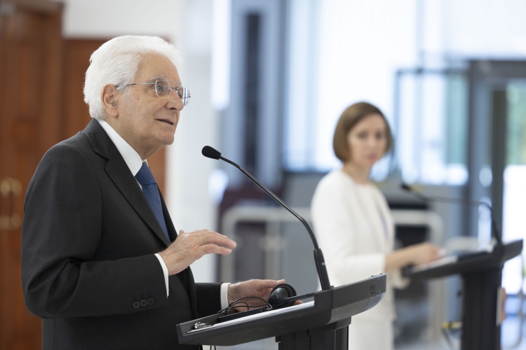 Il Presidente della Repubblica Sergio Mattarella con Maia Sandu, Presidente della Repubblica di Moldova, durante la conferenza stampa 
