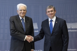 Il Presidente della Repubblica Sergio Mattarella, a Palazzo del Parlamento, con Igor Grosu, Presidente del Parlamento della Repubblica di Moldova
