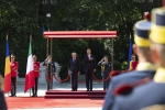 Il Presidente Mattarella incontra il Presidente di Romania, Klaus Iohannis al Piazzale di Palazzo Cotroceni