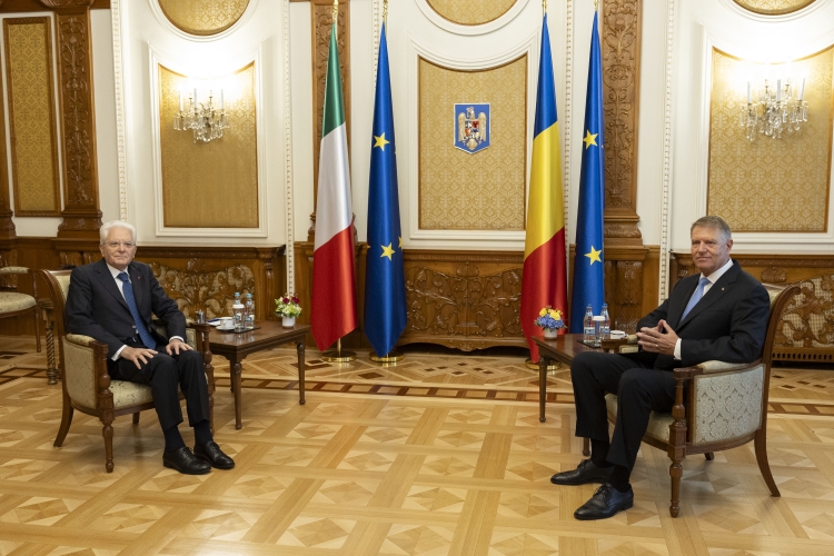 
Il Presidente della Repubblica Sergio Mattarella con il Klaus Iohannis, Presidente di Romania, in occasione della visita Ufficiale nella Repubblica di Romania
