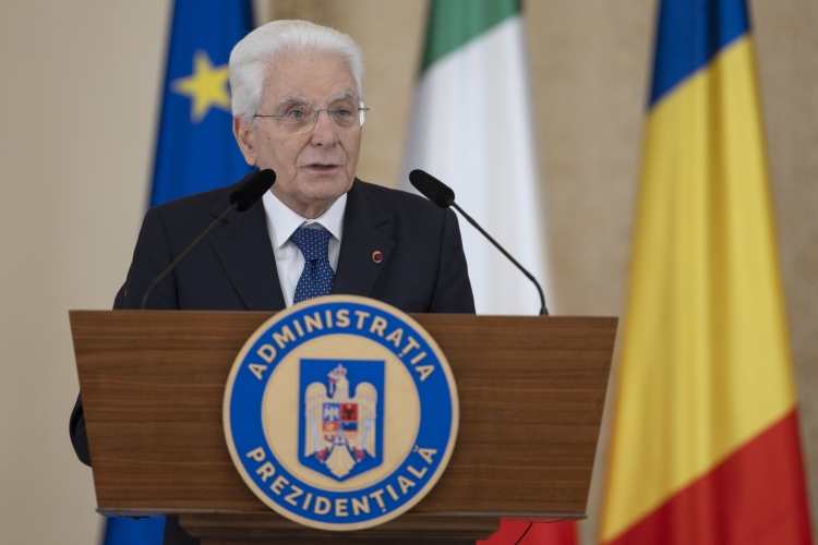Il Presidente della Repubblica Sergio Mattarella con il Klaus Iohannis, Presidente di Romania, durante le dichiarazioni alla stampa
