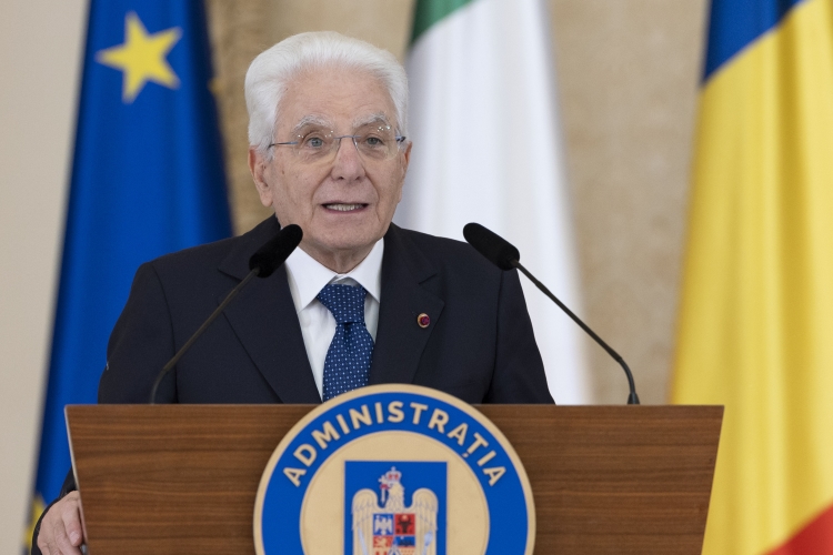 Il Presidente della Repubblica Sergio Mattarella con il Klaus Iohannis, Presidente di Romania, durante le dichiarazioni alla stampa
