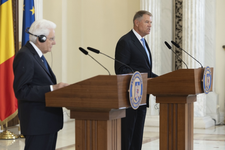 Il Presidente della Repubblica Sergio Mattarella con il Klaus Ioannis,Presidente di Romania,durante le dichiarazioni alla stampa
(foto di Francesco Ammendola - Ufficio per la Stampa e la Comunicazione della Presidenza della Repubblica)