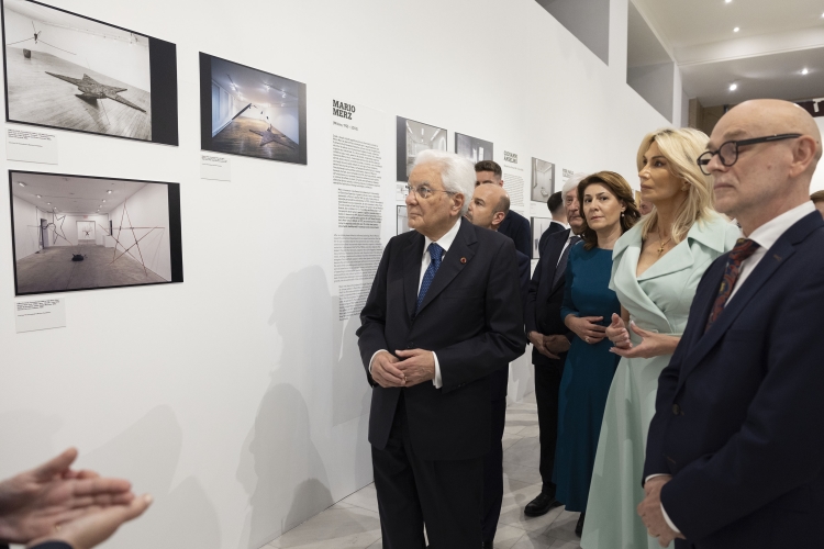 Il Presidente della Repubblica Sergio Mattarella con la Ministra della Cultura di Romania, Raluca Turcan al Museo Nazionale d’Arte di Romania
