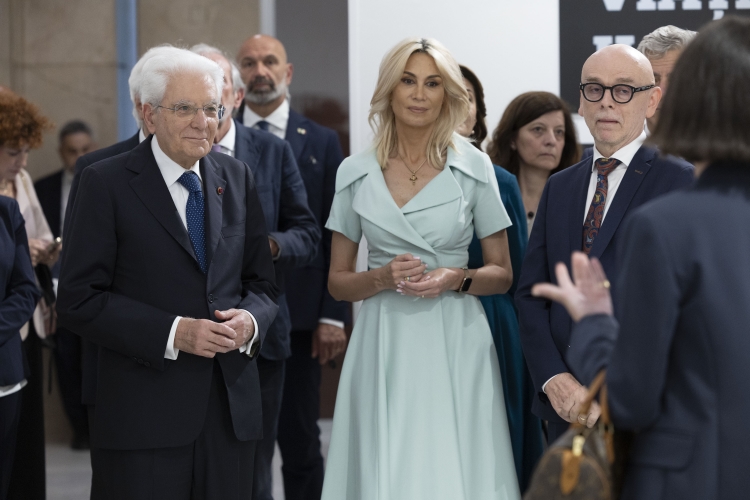 Il Presidente della Repubblica Sergio Mattarella con la Ministra della Cultura di Romania, Raluca Turcan al Museo Nazionale d’Arte di Romania
