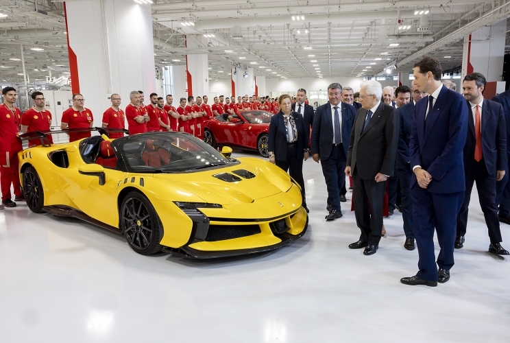Il Presidente Sergio Mattarella accompagnato da John Elkann, Presidente esecutivo di Ferrari S.p.A,, visita al nuovo e-building della Ferrari