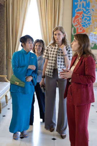 La Sig.ra Laura Mattarella con la Sig.ra Jane Ittogi Shanmugaratnam, in occasione della visita ufficiale
