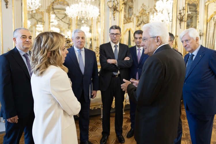Il Presidente Mattarella con il Presidente del Consiglio Giorgia Meloni, in occasione dell'incontro con i Ministri ed altri membri del Governo in vista del Consiglio Europeo
