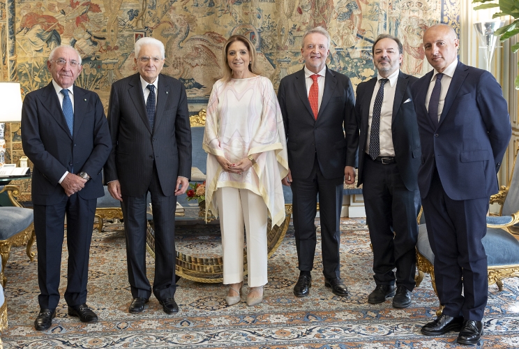 Il Presidente Sergio Mattarella al termine dell'incontro con Pasquale Stanzione, Garante per la protezione dei dati personali, il S.G. Fabio Mattei e tre membri del collegio