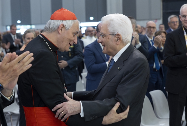 Il Presidente della Repubblica Sergio Mattarella  con S.E.R. Card. Matteo Maria Zuppi, alla cerimonia di apertura della Settimana Sociale dei Cattolici in Italia
