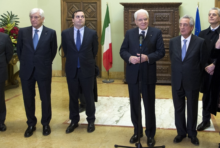 Il Presidente Sergio Mattarella con il Sottosegretario Vincenzo Amendola e l'Ambasciatore d'Italia a Lisbona 
