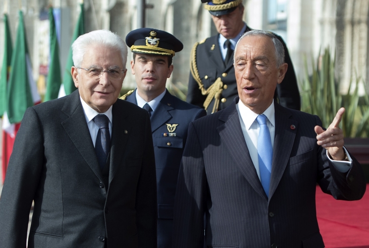 Il Presidente Sergio Mattarella accolto a Praça do Império dal  Presidente della Repubblica Portoghese