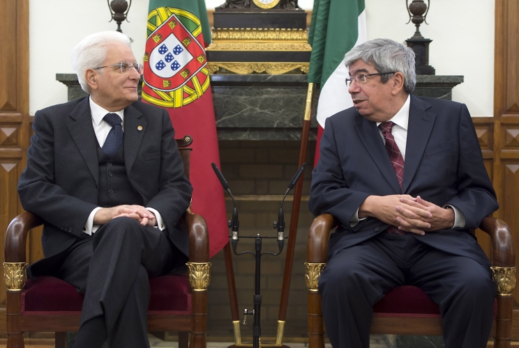 Il Presidente Sergio Mattarella nel corso dei colloqui con il Presidente dell’Assembleia da República