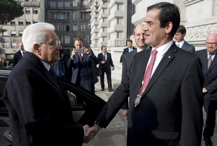 Il Presidente Sergio Mattarella accolto dal Sindaco di Porto 