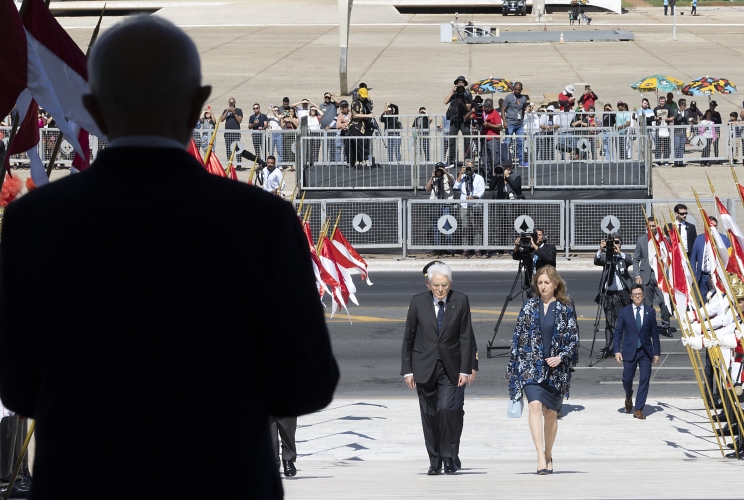 Il Presidente della Repubblica Sergio Mattarella accolto dal Presidente della Repubblica Federativa del Brasile Luiz Inácio Lula da Silva, al suo arrivo al Palazzo del Planalto.