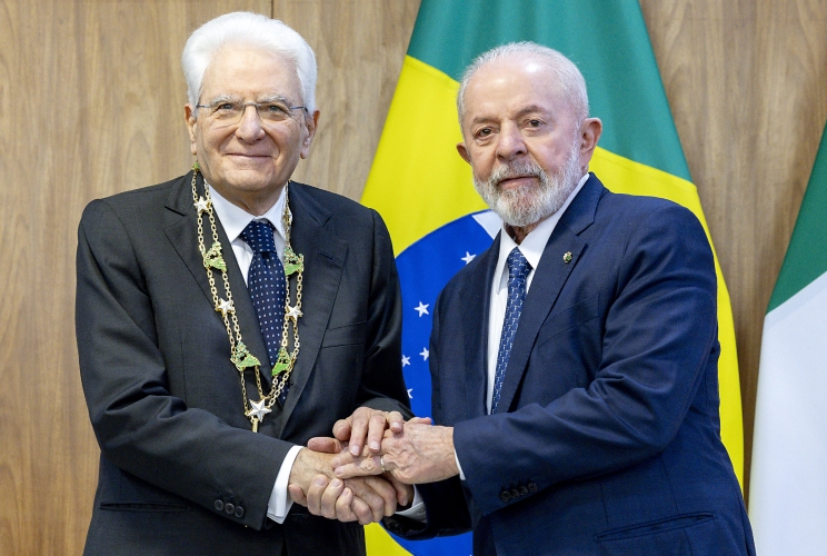 Il Presidente della Repubblica Sergio Mattarella con il Presidente della Repubblica Federativa del Brasile Luiz Inácio Lula da Silva, subito dopo aver ricevuto l'onorificenza Ordem Nacional do Cruzeiro do Sul.