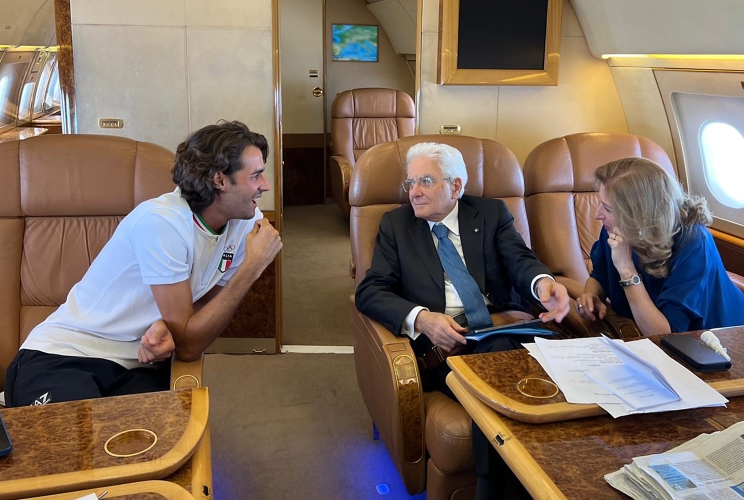 Il Presidente della Repubblica Sergio Mattarella  in partenza per Parigi saluta Gianmarco Tamberi