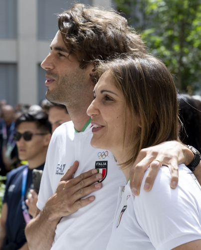 Parigi - I porta bandierar italiani in occasione della visita del Presidente Sergio Mattarella al Villaggio Olimpico e dell'incontro con la delegazione italiana,  oggi 25 luglio 2024.
