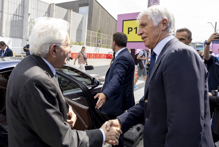 Parigi - Il Presidente della Repubblica Sergio Mattarella accolto dal Presidente del CONI Giovanni Malagò, in occasione della visita al Villaggio Olimpico e dell'incontro con la delegazione italiana