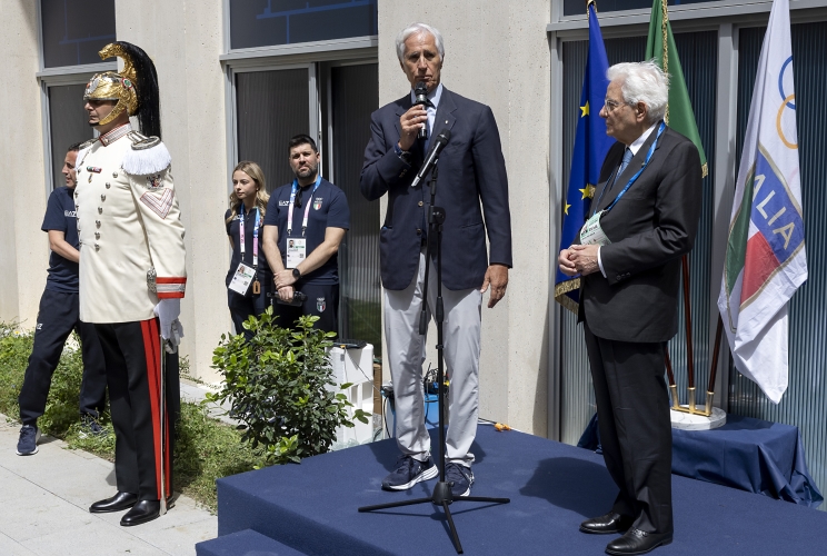 Parigi - Il Presidente della Repubblica Sergio Mattarella in occasione della visita al Villaggio Olimpico e dell'incontro con la delegazione italiana 