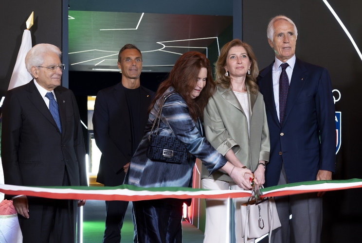 Il Presidente Mattarella, la Signora Laura Mattarella, l'Ambasciatore d'Italia a Parigi Emanuela D'Alessandro e il Presidente del CONI Giovanni Malagò inaugurano  "Casa Italia"
