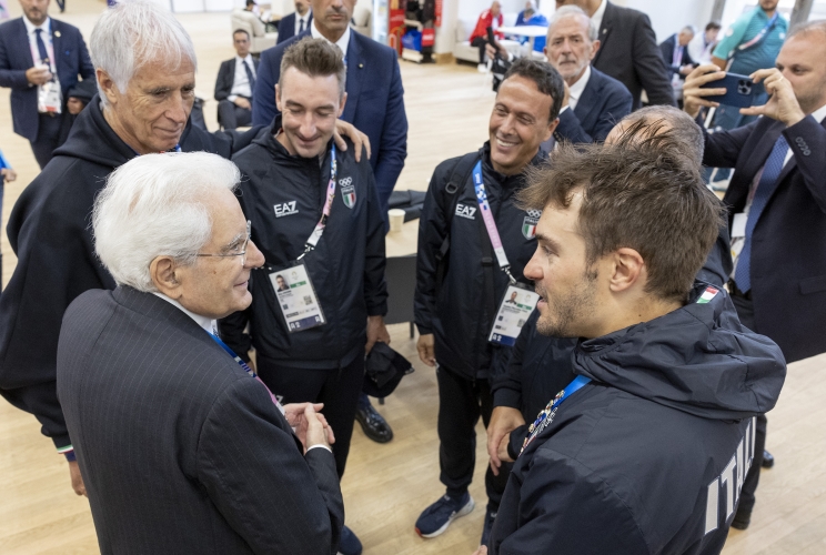 Il Presidente della Repubblica Sergio Mattarella con Alberto Bettiol, Giovanni Malagò e Elia Viviani