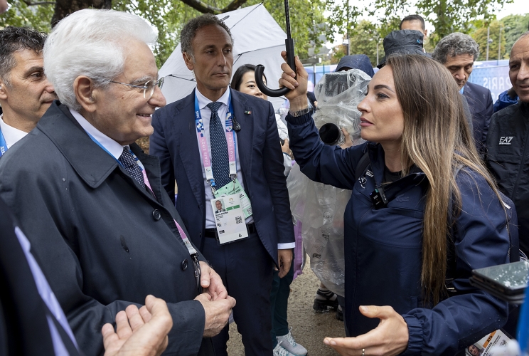 Il Presidente della Repubblica Sergio Mattarella saluta Dorothea Wierer