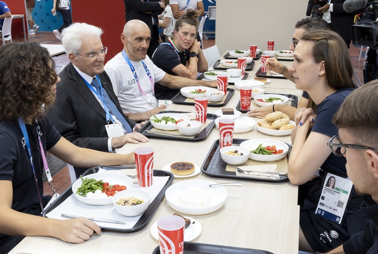 Il Presidente della Repubblica Sergio Mattarella con gli atleti partecipanti ai Giochi Paralimpici