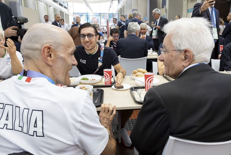 Il Presidente della Repubblica Sergio Mattarella con gli atleti partecipanti ai Giochi Paralimpici