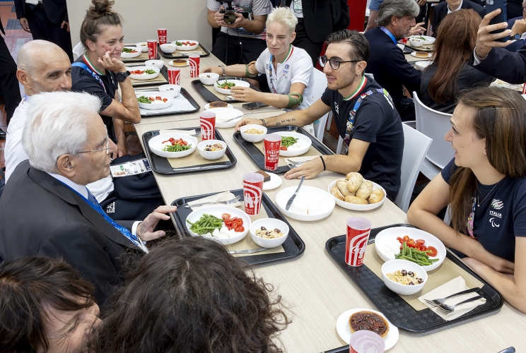 Il Presidente della Repubblica Sergio Mattarella con gli atleti partecipanti ai Giochi Paralimpici