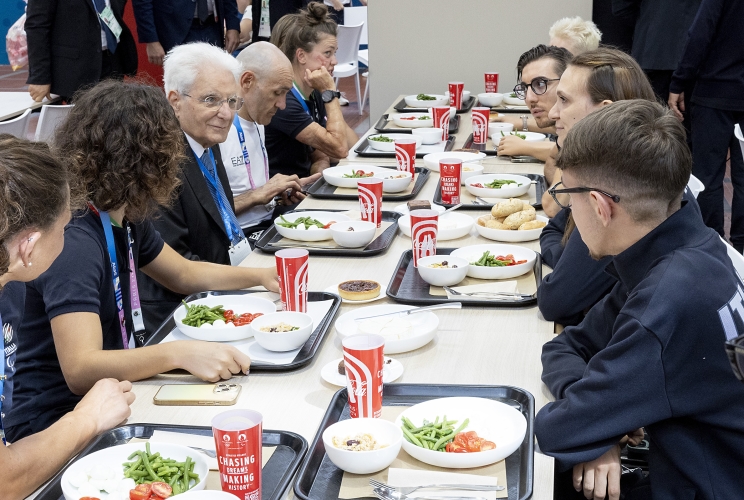 Il Presidente della Repubblica Sergio Mattarella con gli atleti partecipanti ai Giochi Paralimpici