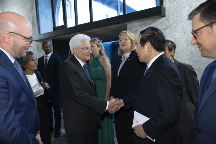 l Presidente della Repubblica Sergio Mattarella saluta i Presidenti delle Camere Basse dei Paesi membri del G7
